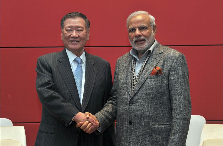 Hyundai Motor Group’s chairman Mong-Koo Chung and India's prime minister Narendra Modi.
