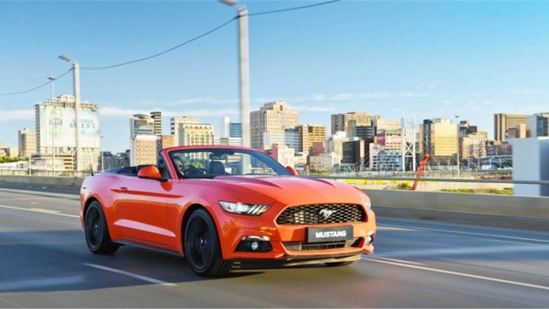 Ford sells over 100,000 Mustang Coupes in 2015