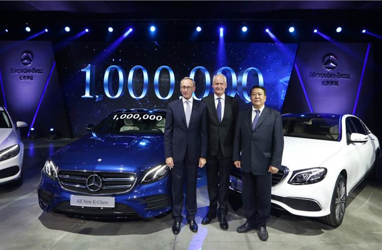 L-R: Peter Schabert, president and CEO of BBAC, Hubertus Troska, Member of the Board of Management of Daimler AG responsible for Greater China, and Xu Heyi, Chairman of BAIC Group, at the millionth ca