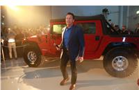 Arnold Schwarzenegger with the first electric prototype of the American Hummer H1 model.