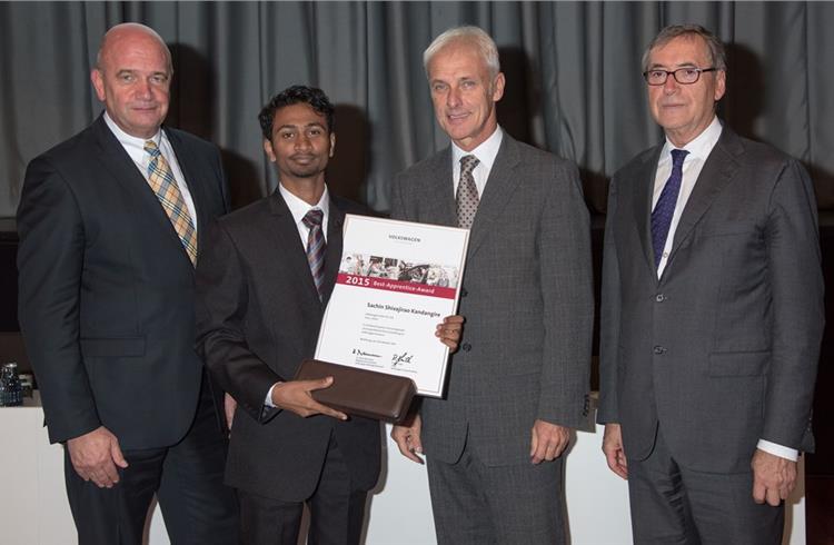 Sachin Kandangire, VW Pune Plant Mechatronics Apprentice, receives his award from VW Group’s Bernd Osterloh (far left), chairman Matthias Müller (second from right) and Dr Horst Neumann (far right).