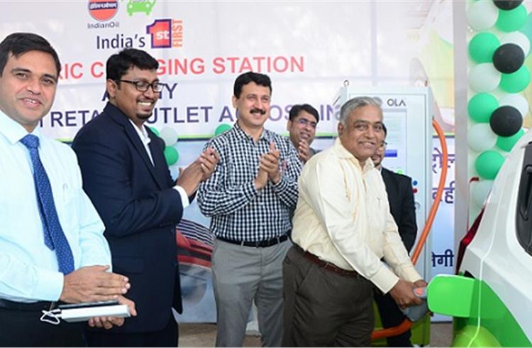 Murali Srinivasan, executive director, Maharashtra State Office, Indian Oil and Arvind Raghvendra, VP, Ola at Indian Oil’s inaugurating electric vehicle charging station at Nagpur.