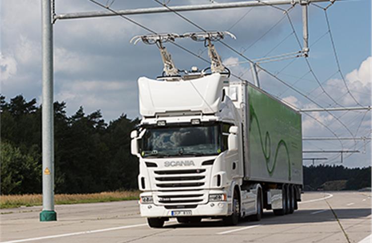 Electrified truck powered by an overhead line