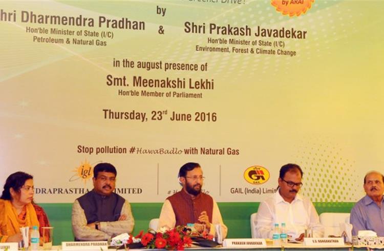 L-R: Meenakshi Lekhi, Member of Parliament; Dharmendra Pradhan, MoS Petroleum & Natural Gas; Prakash Javadekar, MoS Environment, Forest & Climate Change; and ES Ranganathan, MD, Indraprastha Gas at th