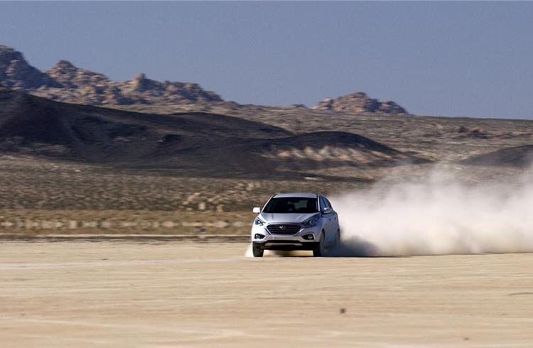 Hyundai Tucson sets land speed record for production fuel cell SUV in the California desert