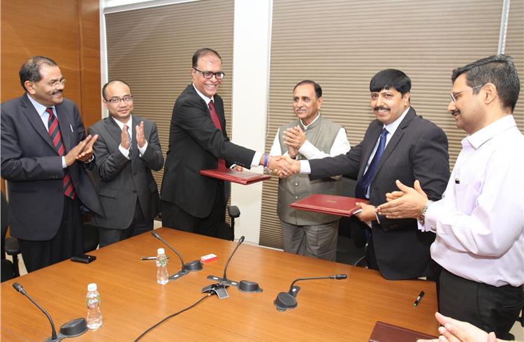 SAIC inks MoU with Gujarat, will invest Rs 2,000 crore in India project
