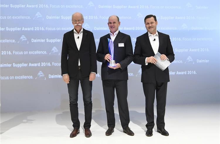 L-R: Dr. Dieter Zetsche, chairman of the Board of Management Daimler AG, Head of Mercedes-Benz Cars; Jacques Esculier, WABCO chairman and CEO; Dr. Marcus Schoenenberg, vice-president (Procurement), Da