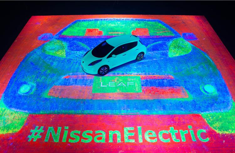 Nissan Leaf's largest ever Glow-in-the-Dark painting