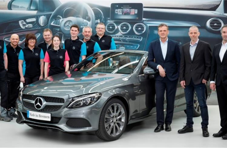 R-L: Mercedes-Benz Bremen Plant Head Peter Theurer; Plant’s Works Council Chairman Michael Peters and Mercedes-Benz Cars, Production & Supply Chain Mgt’s member of Divisional Board Markus Schafer, wit