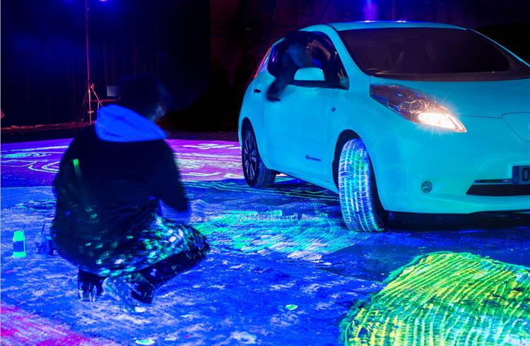 Ian used the Leaf EV to spread strategically placed pools of glow-in-the-dark paint across the canvas with its tyres.