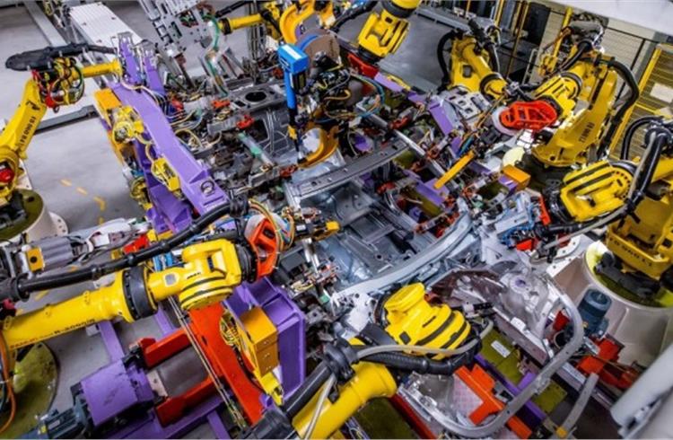 The body shop is capable of manufacturing all-aluminum bodies and is fully automated with 386 robots.