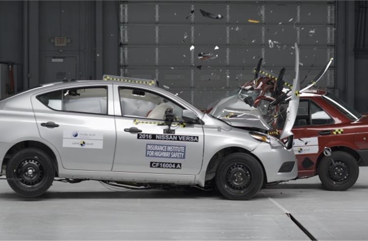 NCAP's car-to-car crash test of Nissan Tsuru and Versa