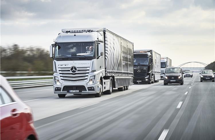 Daimler trials convoy of connected autonomous trucks