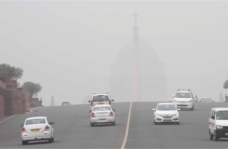 Heavy smog enveloping New Delhi as PM 2.5 level reached 750 micrograms per cubic metres, 12 times the pollutant safety range in India and 30 times WHO's global benchmark.