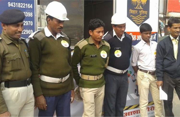 In some places like Patna, the local traffic police also joined enthusiastically