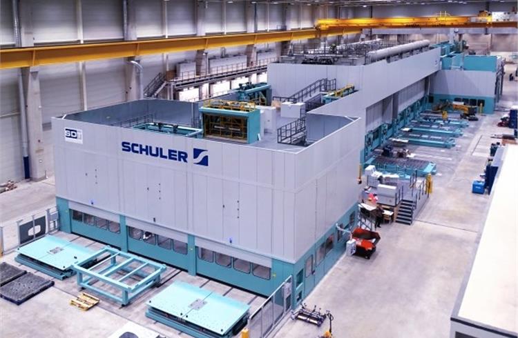 One of the two six-stage press lines will be supplied to the Daimler plant in Sindelfingen, the other to the Bremen plant.