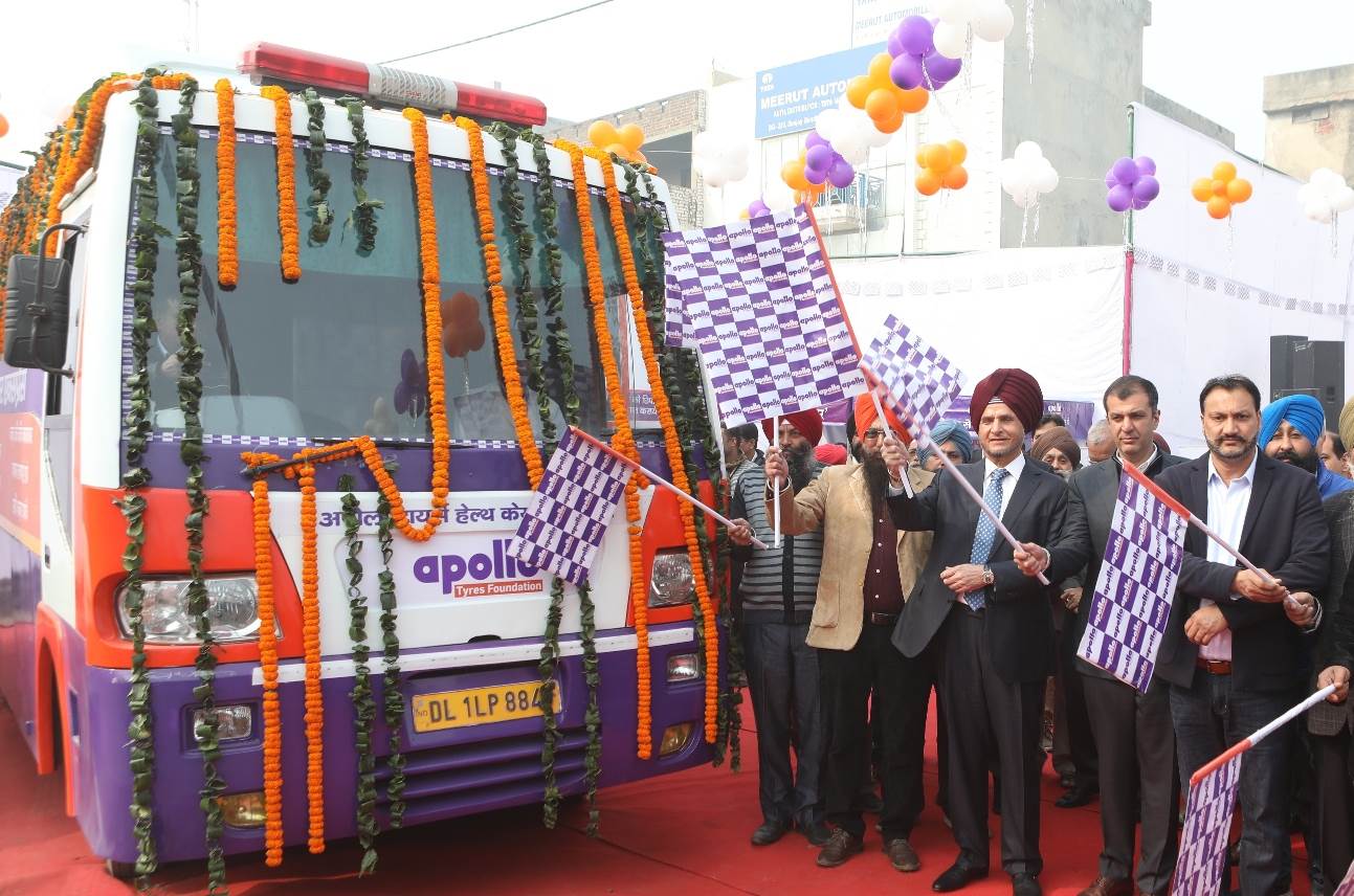 apollo-tyres-healthcare-express-being-flagged-off
