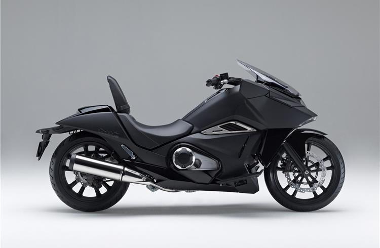 Honda takes covers off futuristic NM4 Vultus bike