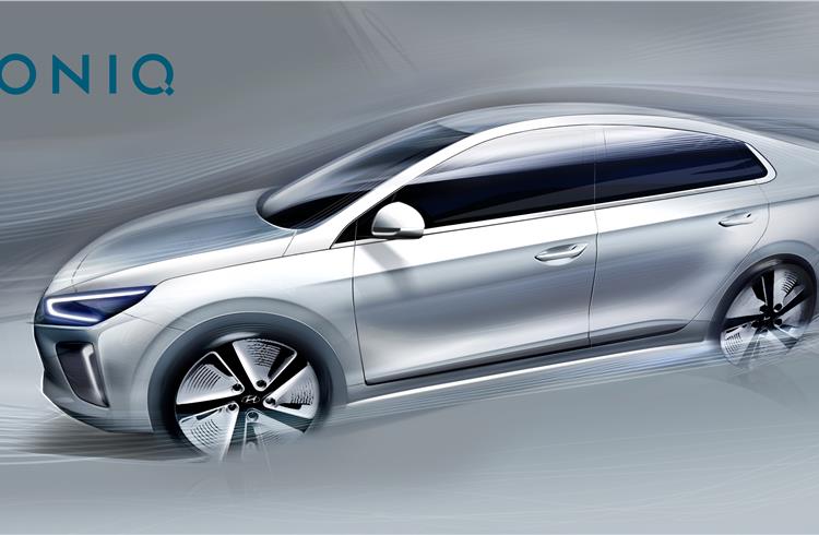 Ioniq will be the world’s first car to offer a choice of 3 powertrains: full electric, plug-in gasoline/ electric hybrid, petrol/electric hybrid.