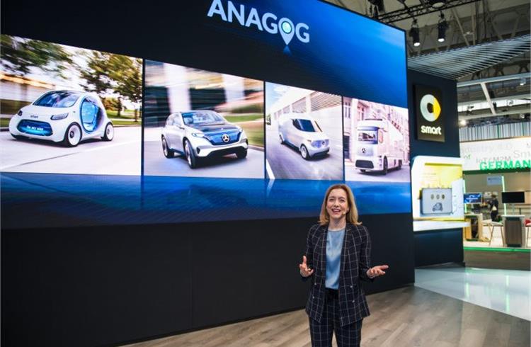 Sabine Scheunert, Vice President of Digital and IT for Marketing & Sales Mercedes-Benz Cars announced the investment of Daimler AG in the start-up Anagog at the Mobile World Congress 2018.