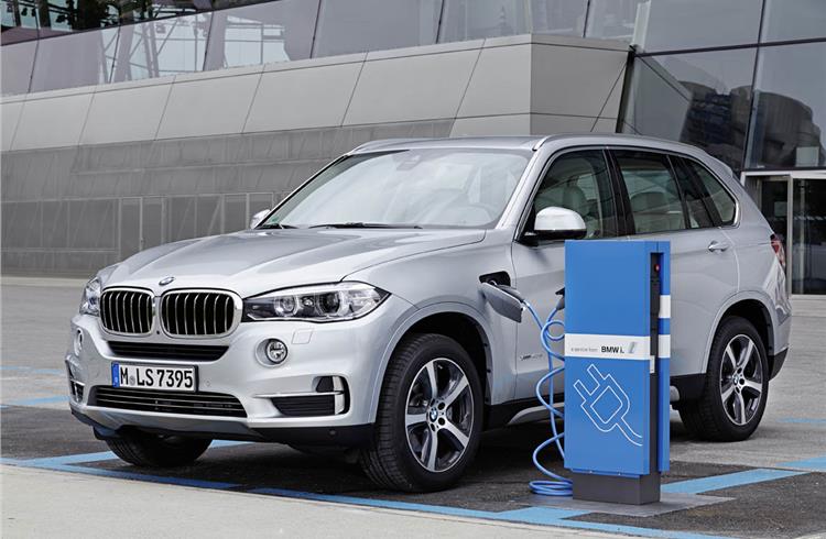 Germany targets sales of 500,000 EVs, plug-in hybrids by 2020, offers subsidies