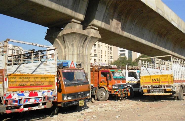 Mumbai bans movement of heavy vehicles during peak hours