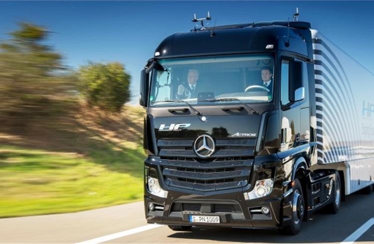 Daimler Trucks North America collaborates with AT&T and Microsoft on new connectivity solutions