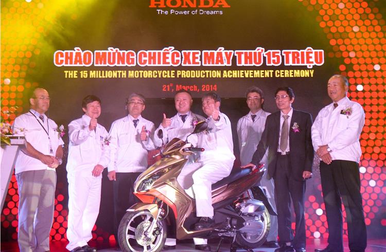 Honda Vietnam opens piston workshop, rolls out 15 millionth bike