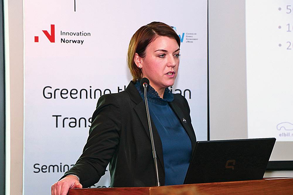 christina-bu-ceo-norwegian-ev-association-addressing-the-audeince-at-a-seminar-on-electrical-vehicles-and-green-shipping-greening-the-indian-transport-sector