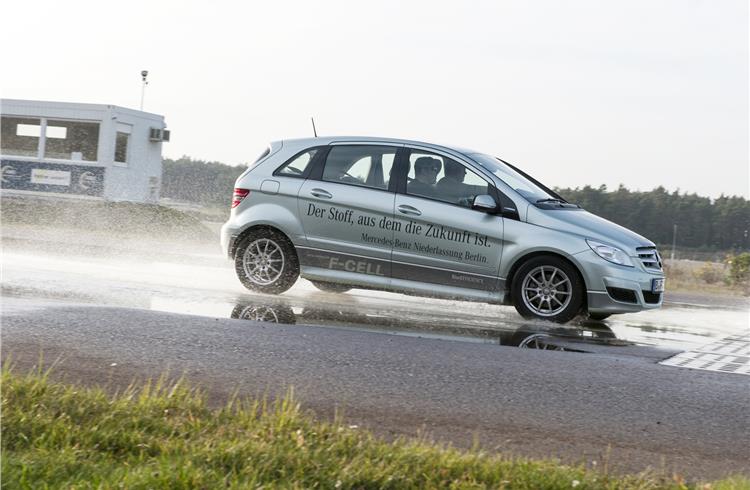 Mercedes-Benz fuel cell electric vehicle cracks 300,000 kilometre mark
