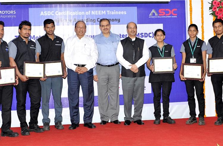Satish Borwankar, COO, Tata Motors and Gajendra Chandel, CHRO, Tata Motors awarding an ASDC certificate in automotive assembly skills to the first batch of trainees under their collaborative skills de