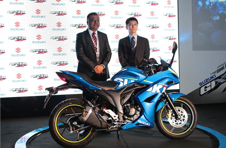 Atul Gupta, executive VP, Suzuki Motorcycle India (left), at the Gixxer SF launch in New Delhi.