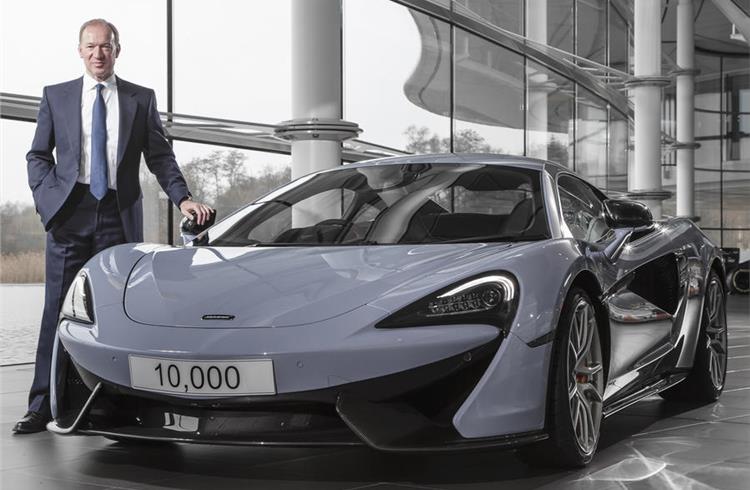 McLaren CEO Mike Flewitt with the brand's 10,000th car, a Ceramic Grey 570S.