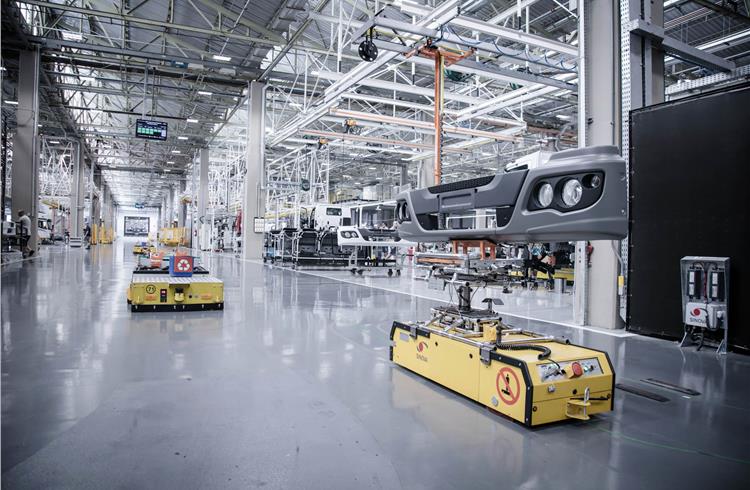 Digitally connected Driverless Transport Systems (DTS) shuttle truck parts to new assembly line at Mercedes-Benz do Brasil’s plant in Sao Bernardo do Campo.