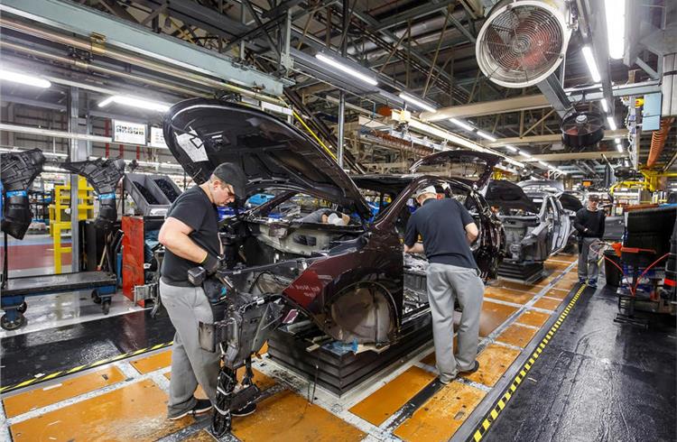 UK MPs have warned that UK car manufacturing would be badly hit by the failure to agree a Brexit deal.