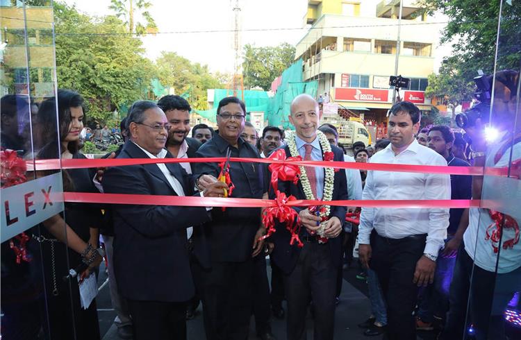 L-R Satish Mehta, CEO, Motoplex Chennai, and Stefano Pelle, MD and CEO, Piaggio India, inaugurate the new store.