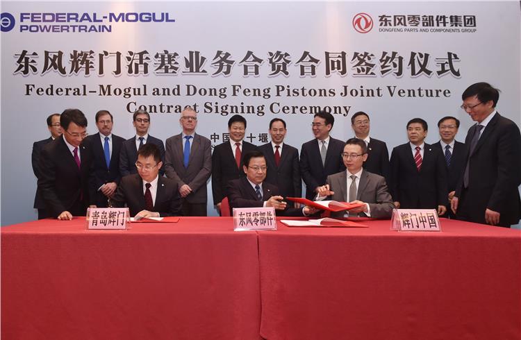L-R: Frank Zhou, operation director and general manager, China Pistons, Federal-Mogul Powertrain; Chen Xinglin, general manager, Dong Feng Motor Parts and Components Group; Felix Cheng, VP and general