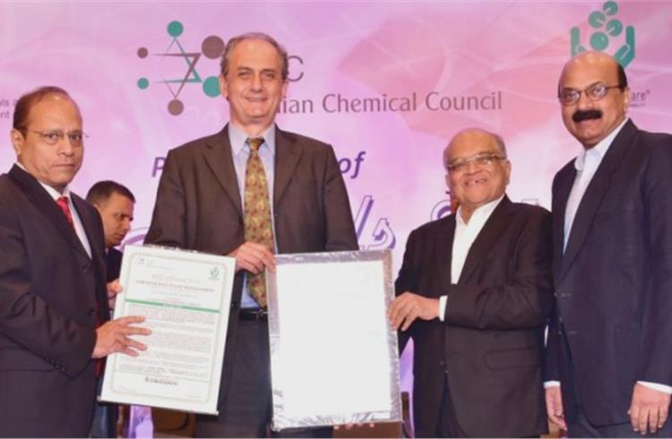 Dr Jacques Perez, MD and country representative, Lanxess India (second from left), receives the ICC award from Ashwin Dani, chairman, Asian Paints.