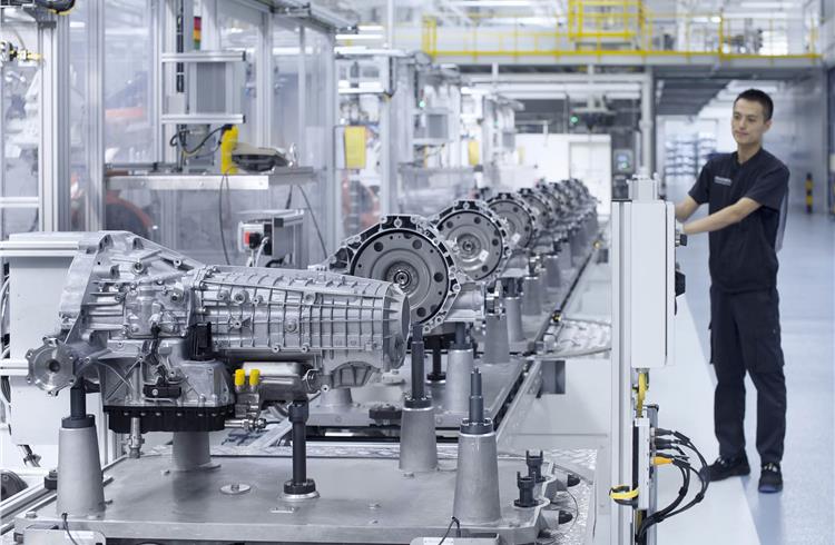 Assembly line of the 7-speed S tronic transmission DL 382 at the Volkswagen Automatic Transmission Tianjin plant in China.
