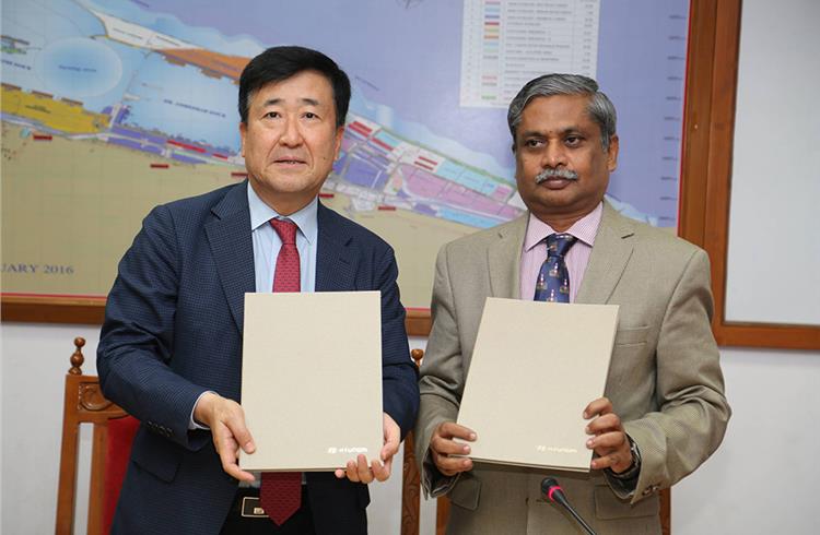 Y.K.Koo, MD and CEO, HMIL and Raveendran P, IRTS, Chairman, ChPT at the signing of the MoA