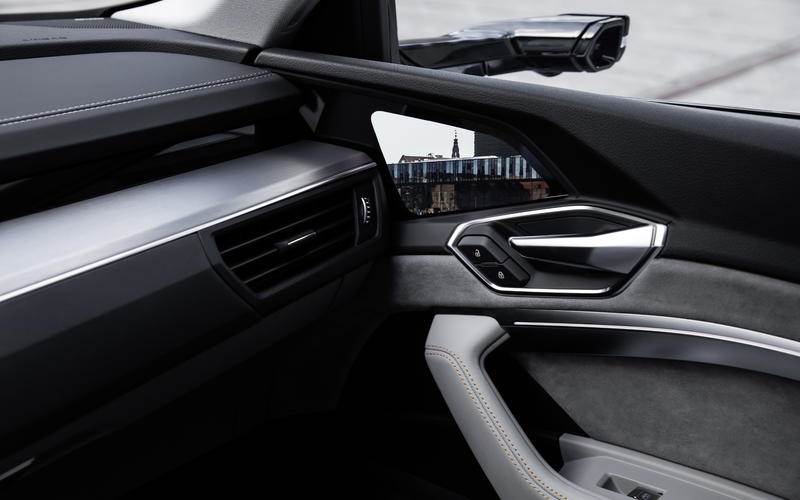 Digital side mirrors in Audi