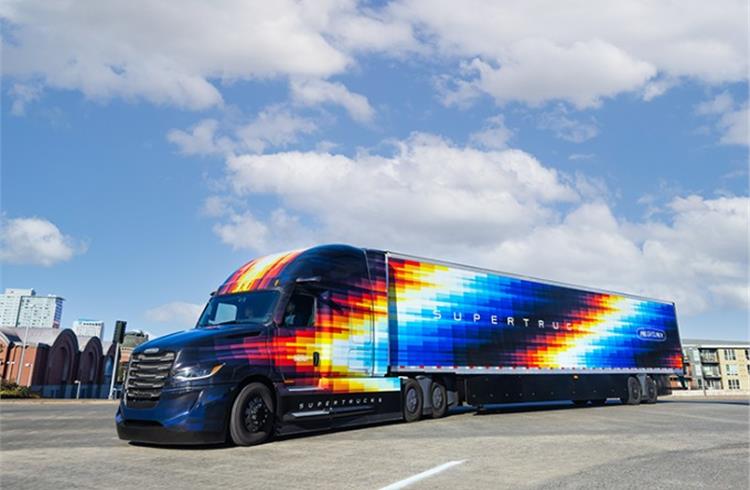 The concept vehicle has been developed as part of the SuperTruck program co-funded by the U.S. Department of Energy, which aims to reduce emissions in road freight transport.
