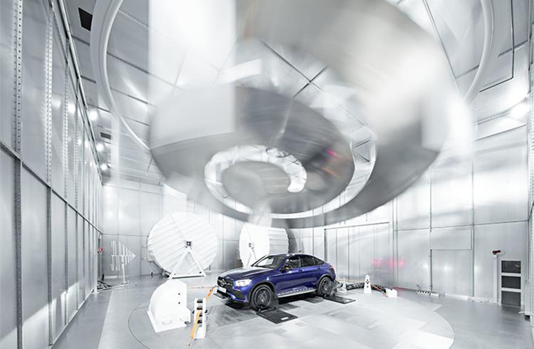 Reverberation chamber allows interference immunity measurements to be conducted efficiently. Self-driving vehicles to be comprehensively tested for immunity to electromagnetic interference.