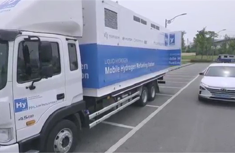 World's first mobile liquid hydrogen refuelling station unveiled