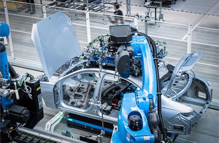 After taking an equity stake in H2GS in 2021, the new supply agreement enables Mercedes-Benz to bring almost CO₂-free steel into series production.