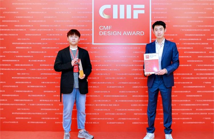 Kenneth Zhang (right), Head of Automotive Design APAC Region at Continental and Ziv Zhan Wei, Project Designer Automotive at Continental receive the CMF Design Award.