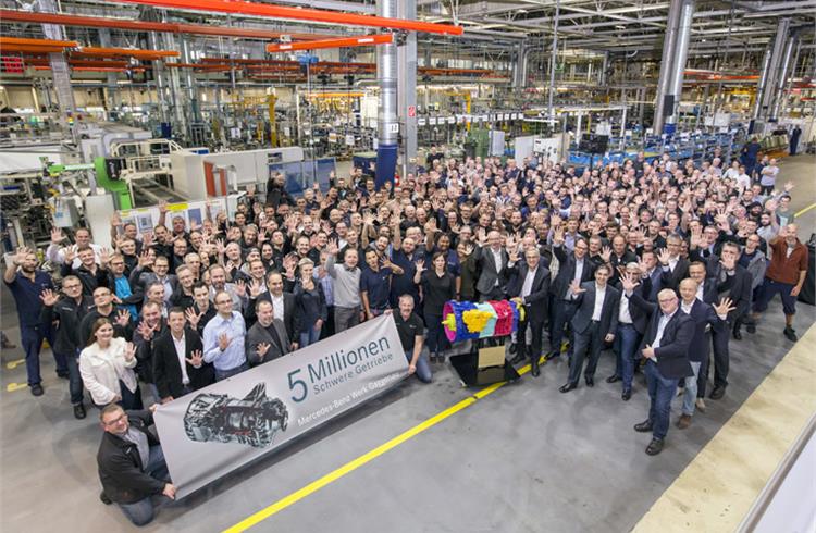 The Gaggenau (Rastatt plant) team in front of the five-millionth heavy-duty transmission, which has been colored in honour of the celebration.