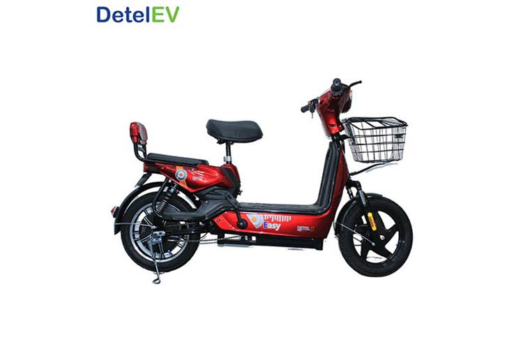 The Detel Easy has a 48V battery that can be fully charged in 7-8 hours, and offers a 60 km riding range in ‘ideal conditions’.