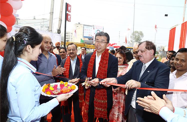 Minoru Kato, president and CEO, HMSI, inaugurates the 1,000th Honda dealership, Platinum Honda, Rajpura Road, Zirakpur in the Mohali district of Punjab.