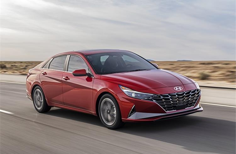 The Elantra SE, SEL, and Limited offer the 2.0L MPI Atkinson Cycle engine that also has a focus on fuel economy. This engine generates 147 hp at 6200rpm and 132 lb.-ft. of torque at 4500rpm.